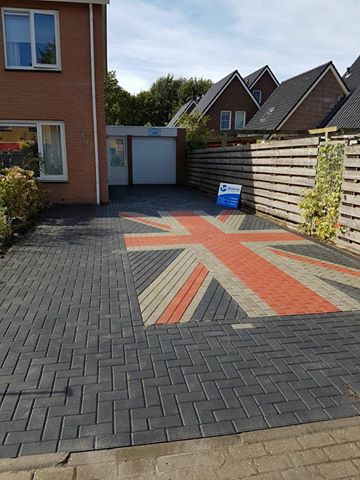 Gave oprit met een engelse vlag in Nieuweroord vlakbij Hollandscheveld en Hoogeveen